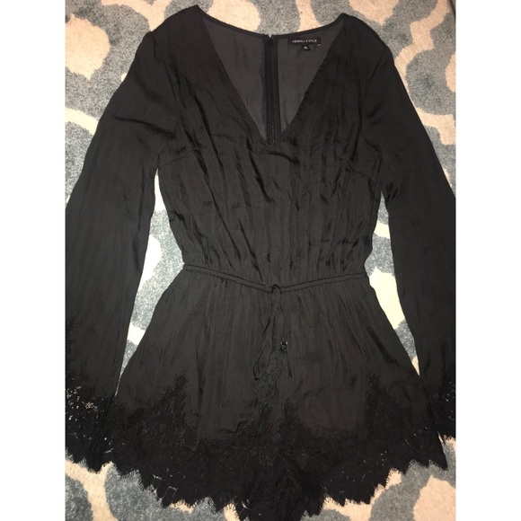 💗💗💗 SOLD!!!!!💗💗💗 Kendall & Kylie Romper 👽 - Picture 3 of 5